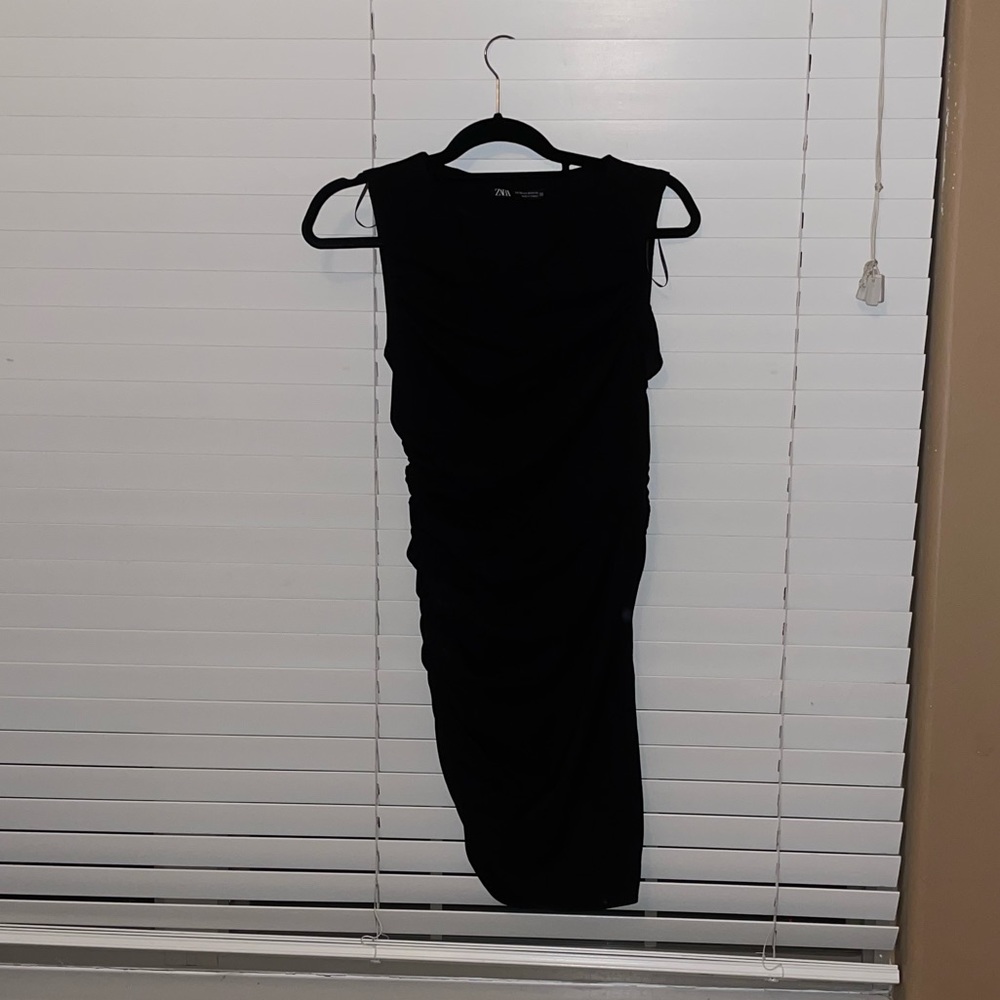 Zara black mini dress. Size xs. So flattering. Will fit size 0-2